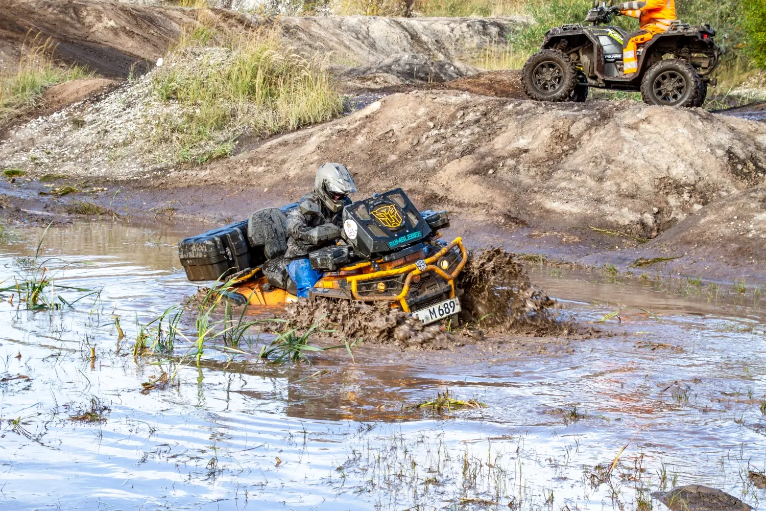 Quadfactory Beitler, Herbstevent 2023 Teil 1, Quadfahrrad im schlammigen Wasser