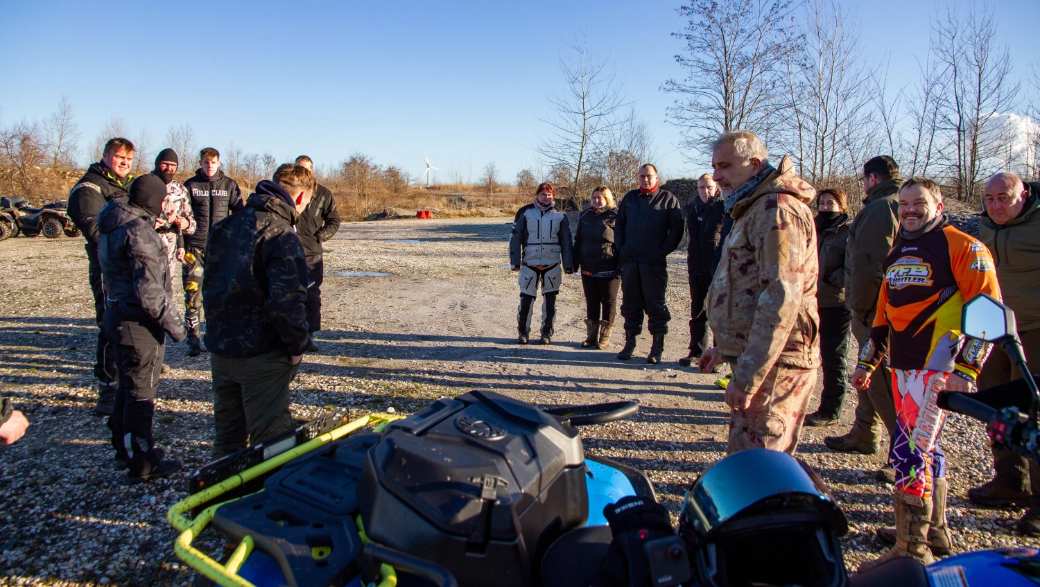 Quadfactory Beitler, Wintertour Dez. 22, Quadtour, eine Gruppe von Menschen steht zusammen