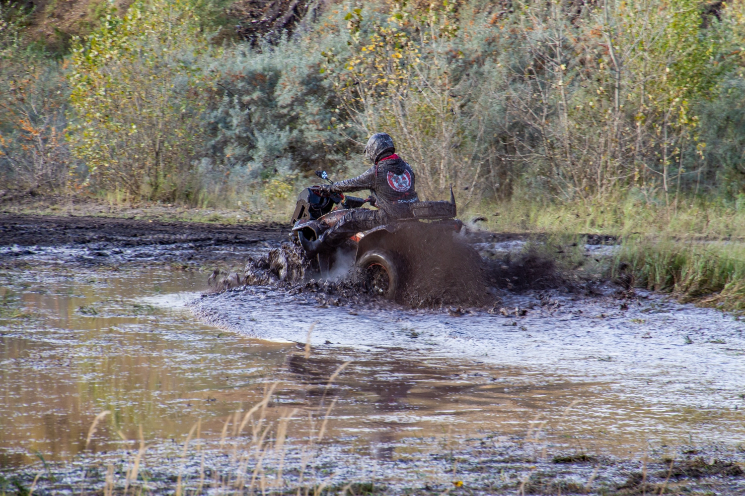 Quadfactory Beitler, Herbstevent 2023 Teil 2, Quadfahrrad im schlammigen Wasser