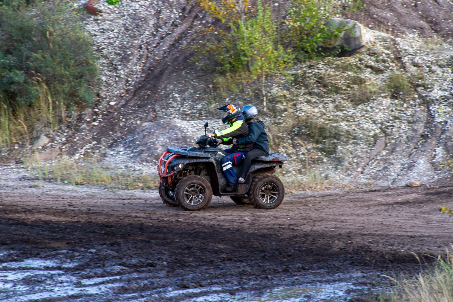 Quadfactory Beitler, Herbstevent 2023 Teil 2, Quadfahrrad im schlammigen Wasser