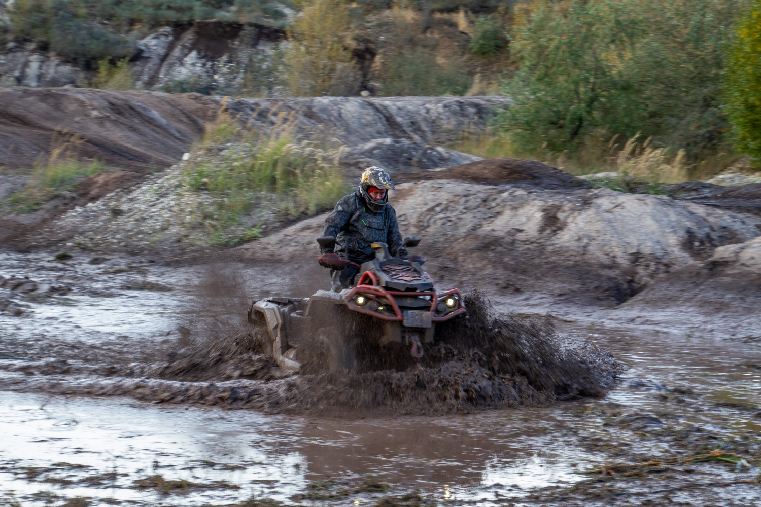 Quadfactory Beitler, Herbstevent 2023 Teil 2, Quadfahrrad im schlammigen Wasser